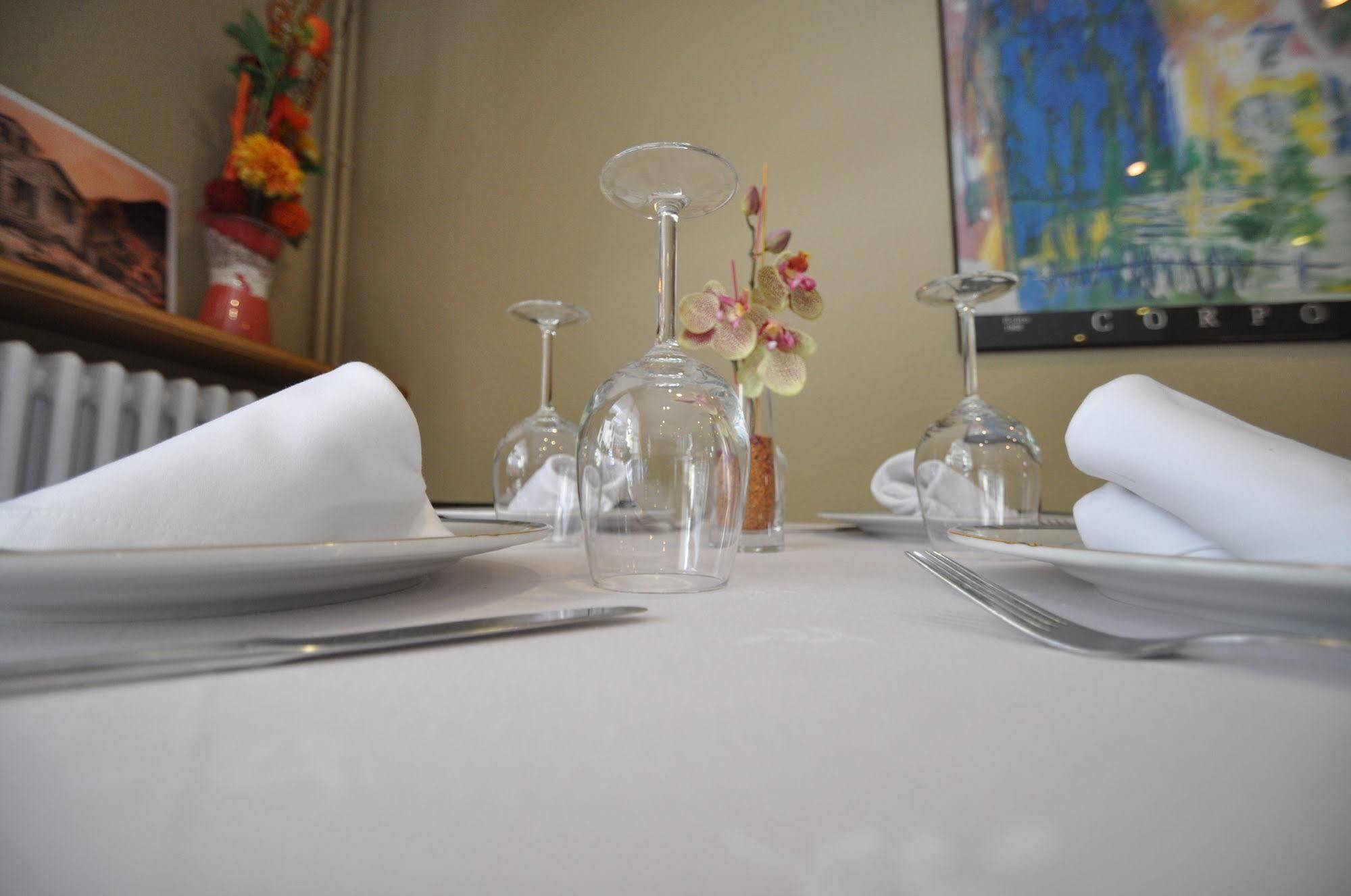 Yomo Petit Paris Hotell Encamp Eksteriør bilde