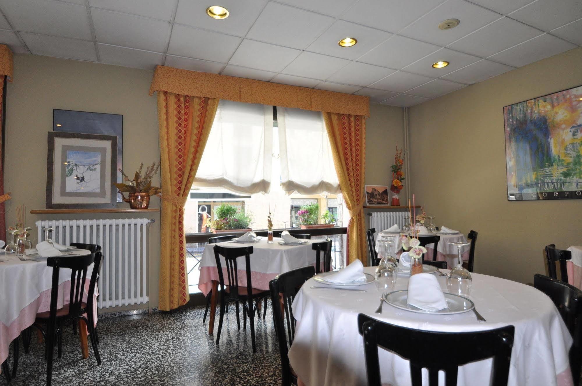 Yomo Petit Paris Hotell Encamp Eksteriør bilde